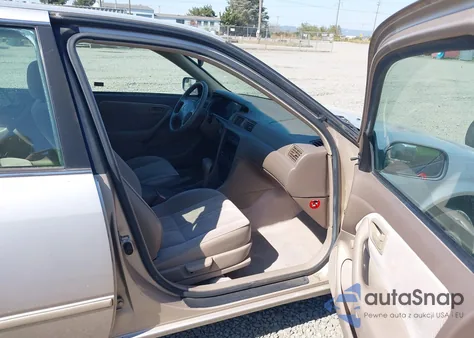 1997 Toyota Camry Ce z USA, uszkodzony, nr VIN 4T1BG22K6VU051013